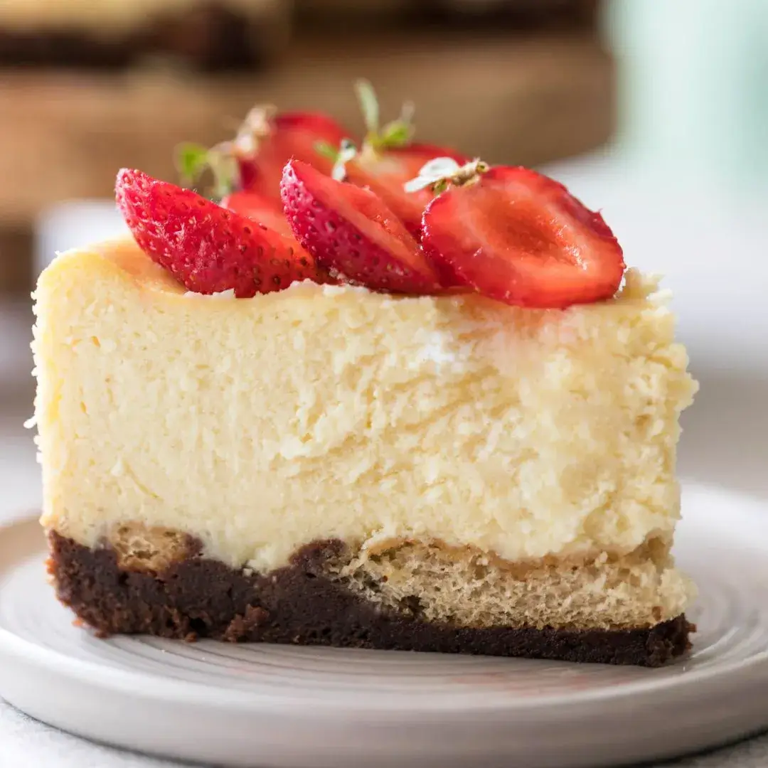 Cheesecake com morangos frescos